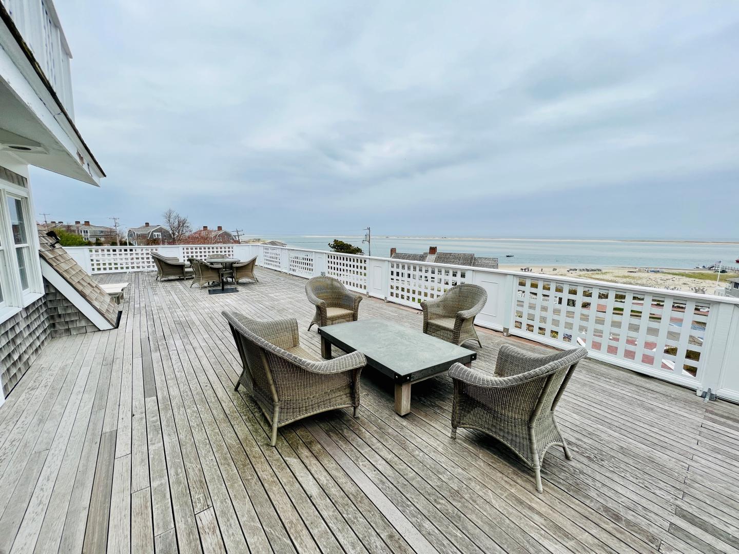 Presidential Suite Large Deck