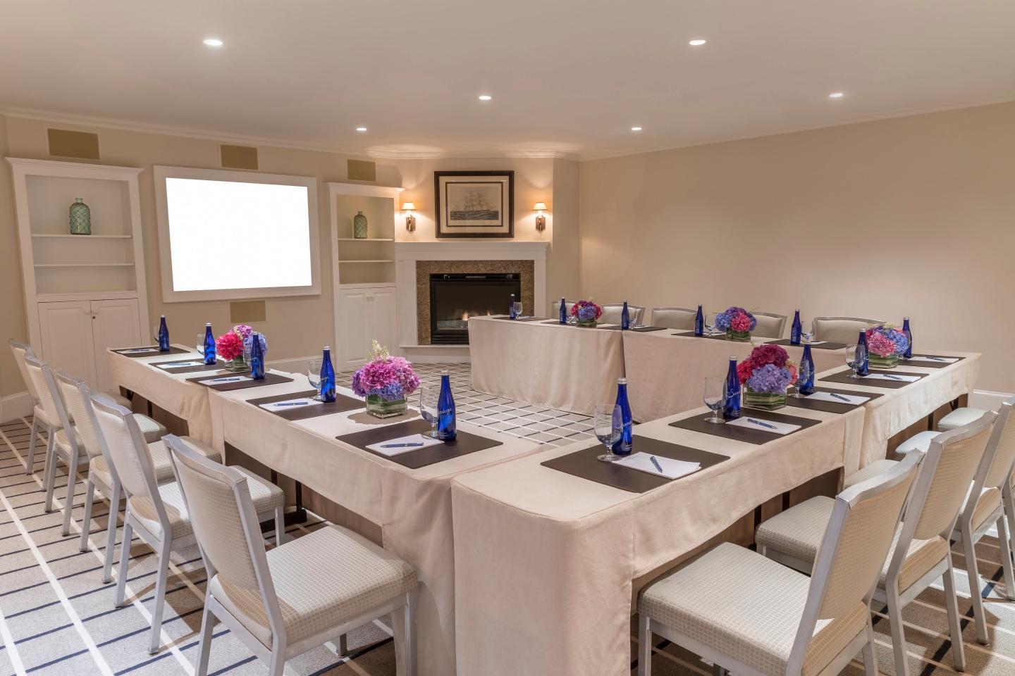 Bayberry Bluff meeting room with U-shape table and chairs