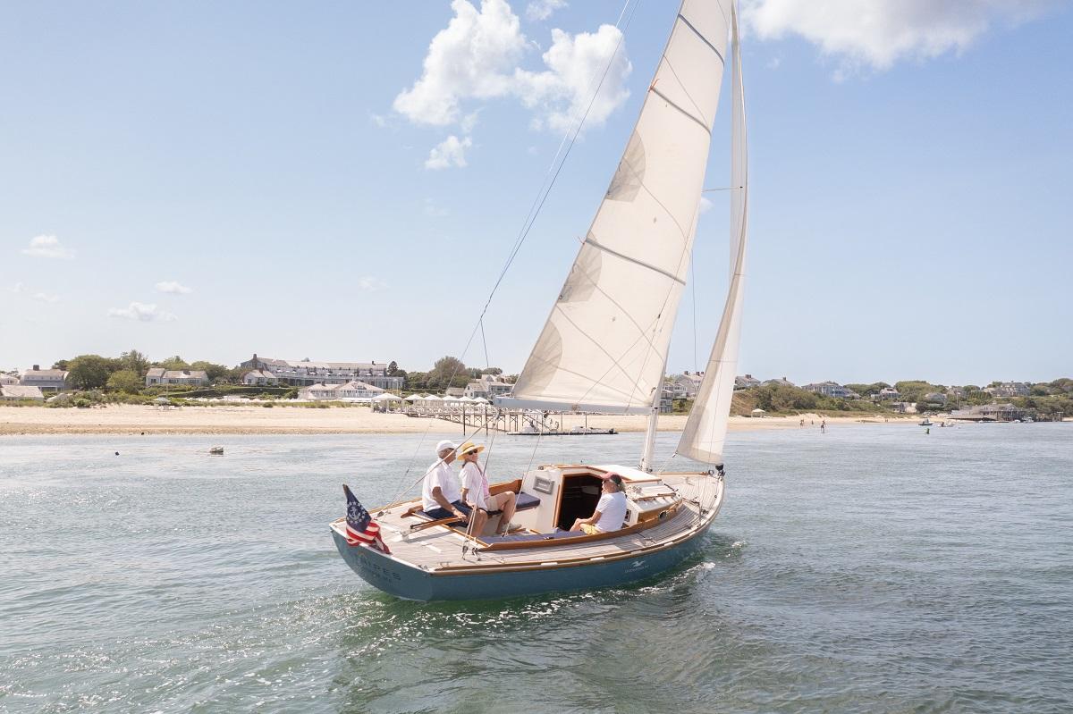 sail boat with main inn