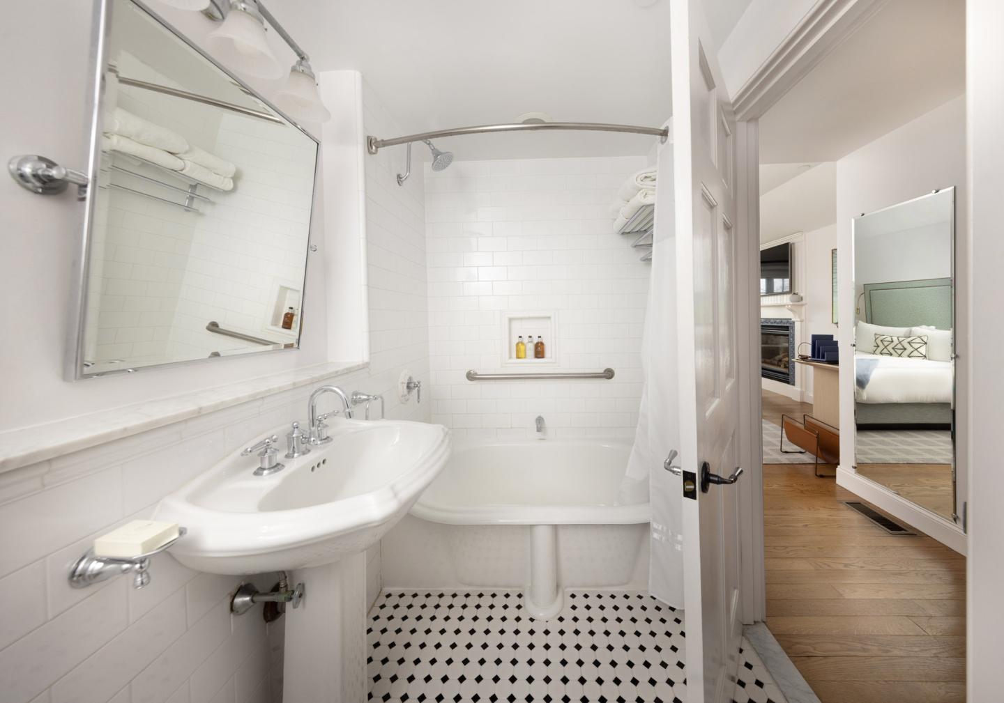 DC1 Deluxe Cottage Room